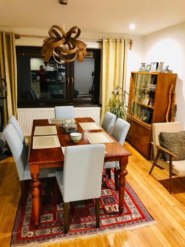 บริการและสิ่งอำนวยความสะดวก, Dom na Bravacove in สตารีสโมโคแวค