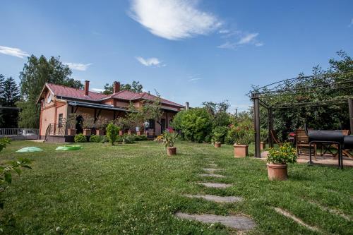 Garden, Nyirfa Apartmanhaz in Sarvar