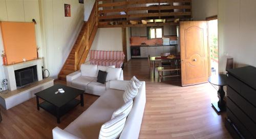  Wooden House with amazing view, Pension in Zíria