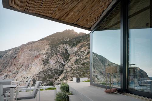 181014346 Milos Cove