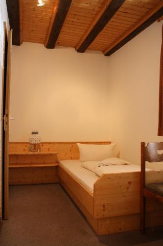 1 twin bed