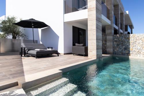 Design Suite with Private Pool