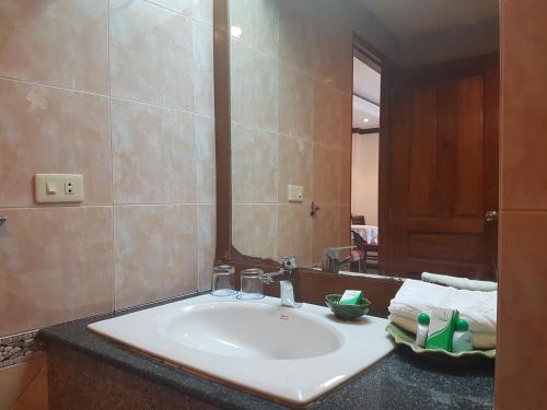 Bathroom, Phi Phi Hotel in Ko Phi Phi