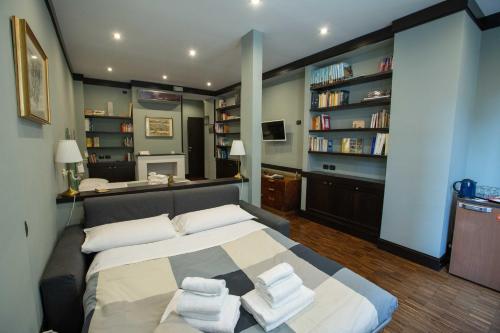 Two Sisters Suites, Неаполь