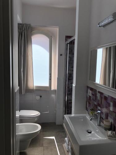 Standard Double or Twin Room with Balcony image 5