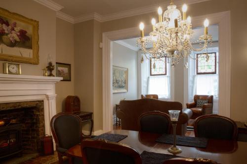 設施, Sir Isaac Brock B&B Luxury Suites in 布羅克維爾