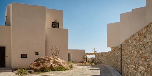 181031331 Milos Cove