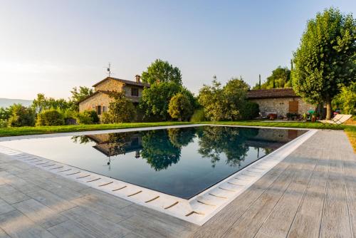  Appartamento con piscina, Pension in Todi