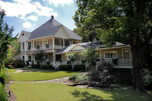 Heartstone Inn in Eureka Springs, USA