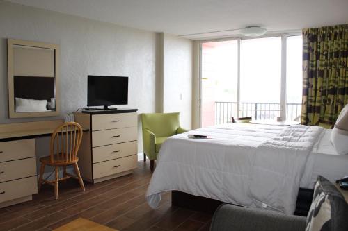 Cove Motel Oceanfront Room Type - Ocean View Room with King Bed Cove Motel Oceanfront Room Type - Ocean View Room with King Bed