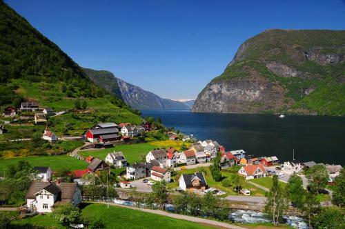 Visit Undredal