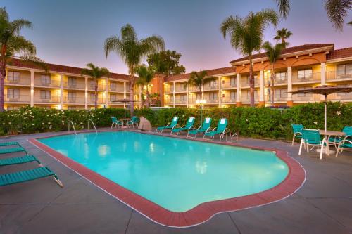 Swimming pool, Cortona Inn and Suites Anaheim Resort in Anaheim