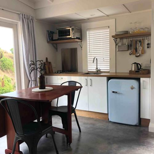 The Pear Orchard Lodge Located in Richmond / Hope, The Pear Orchard Lodge is a perfect starting point from which to explore Nelson. The property offers guests a range of services and amenities designed to provide comfort an