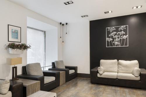 Petit Palace Tres Cruces - image 5