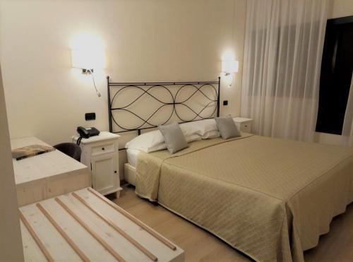 Hotel Saccardi & Spa And Congress The 4-star Hotel Saccardi Quadrante Europa offers comfort and convenience whether youre on business or holiday in Lugagnano. The hotel offers a wide range of amenities and perks to ensure you have a 