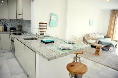 ห้องครัว, Frontline Beach ground floor with privet garden, Mi Capricho 16 in กาลาอองดา