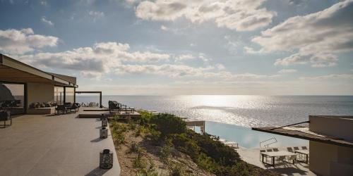 181113392 Milos Cove