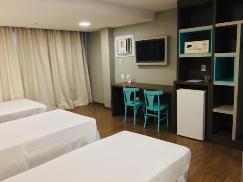 3 twin beds