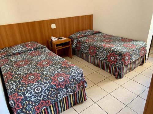 2 twin beds
