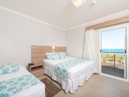3 twin beds