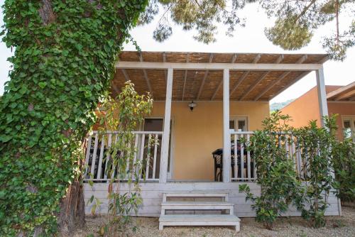 2 bedrooms, 4 beds