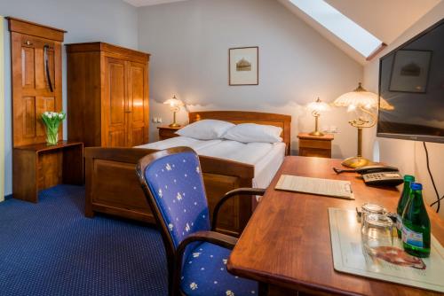 Double or Twin Room with Private Bathroom