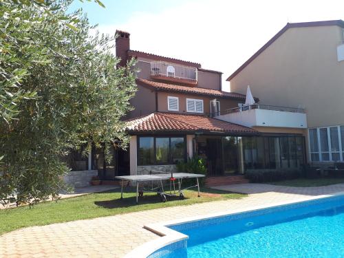 Guesthouse ''Barboska'' - big outdoor swimming pool & private tennis court