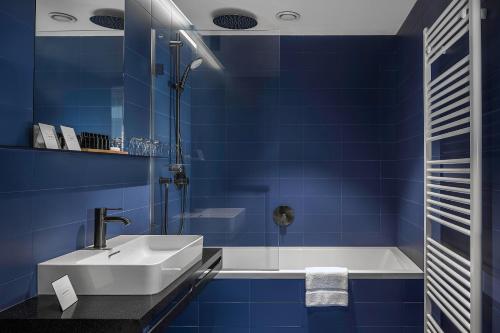 Urban Creme - image 9