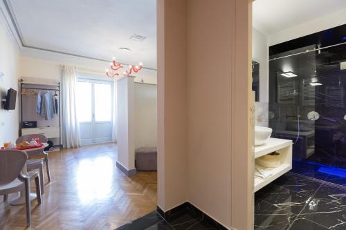 Tritone 125 Suite - image 5