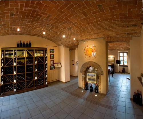 Vestabils, Casa Svizzera Agriturismo in Barolo