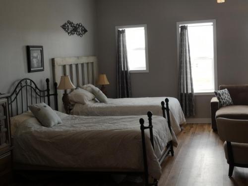 Canalside Restaurant & Inn Room Type - Studio Apartment
