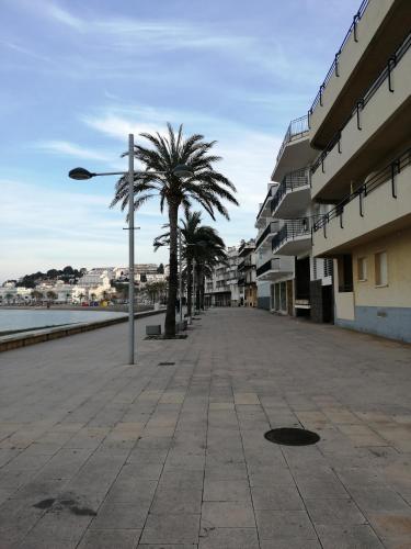 Apartament Passeig Maritim - image 4