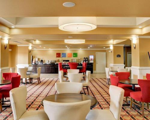 Food and beverages, Comfort Inn & Suites Fort Smith I-540 in Fort Smith