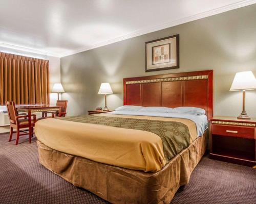 โรดเวย์ อินน์ เพรสคอตต์ (Rodeway Inn Prescott) in เพรสคอตต์ (AZ)