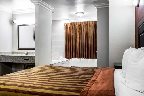 Econo Lodge Pico Rivera
