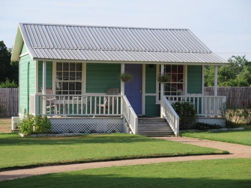 Yellow House B&B in Salado, USA
