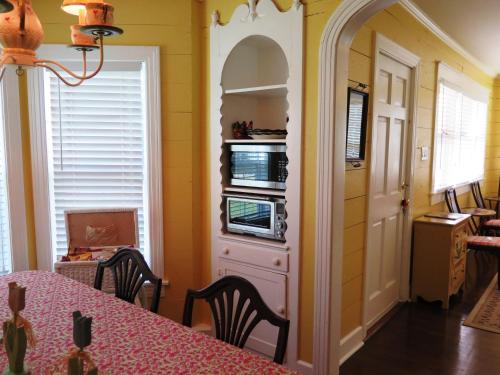 Yellow House B&B