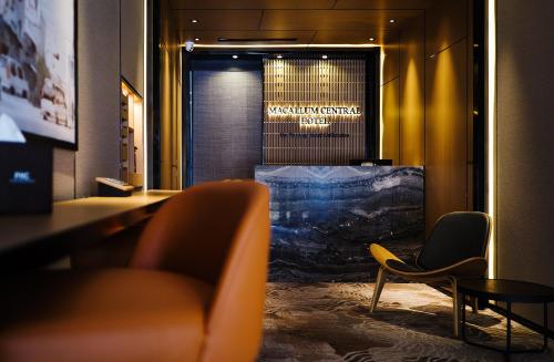 Macallum Central Hotel by PHC