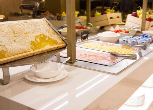 BW Premier Collection CHC Continental - image 6