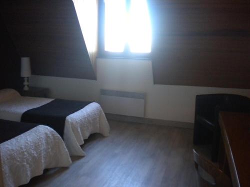 2 twin beds
