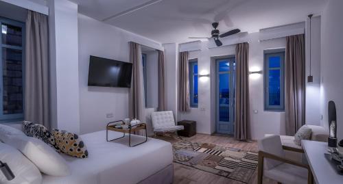 Shapes Luxury Suites - image 14