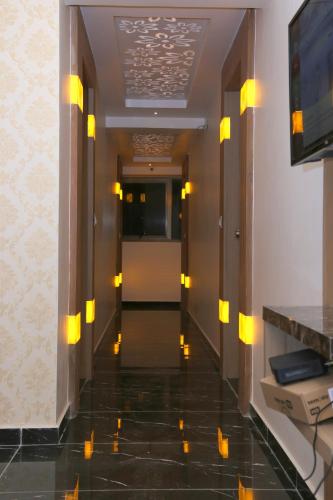 Hotel Royal King by Sky Stays