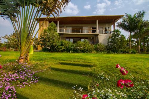 StayVista at Shubmann Villa with Pvt Pool & River View