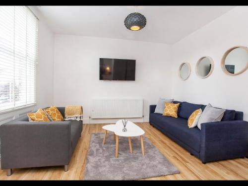 Apartment 5 Blue Bridge Court - image 5