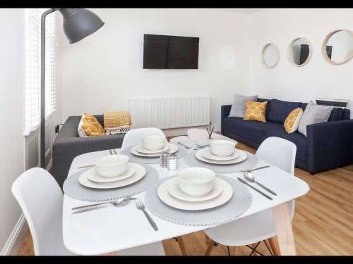 Apartment 5 Blue Bridge Court - image 4