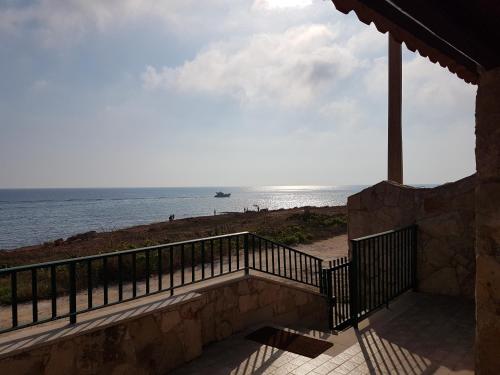  casa fronte mare puro relax, Unterkunft in Cava dʼAliga