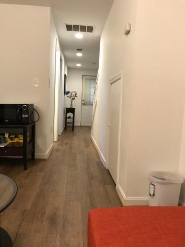 STEPS to CONVENTION CENTER, DOWNTOWN DC, METRO STATION: PRIVATE APARTMENT in Washington, USA