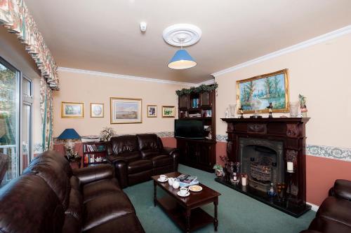 Aufenthaltsraum/TV-Zimmer, The Waterfront House Country Home in Oughterard