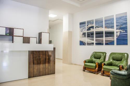 Riviera Residence Apartments - image 2