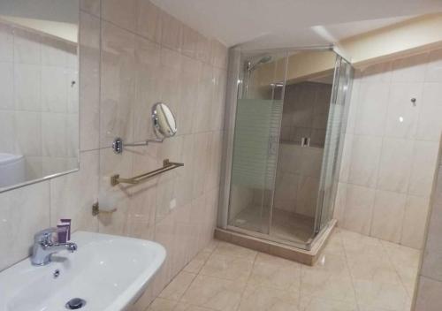 Shami Plaza Hotel - image 5